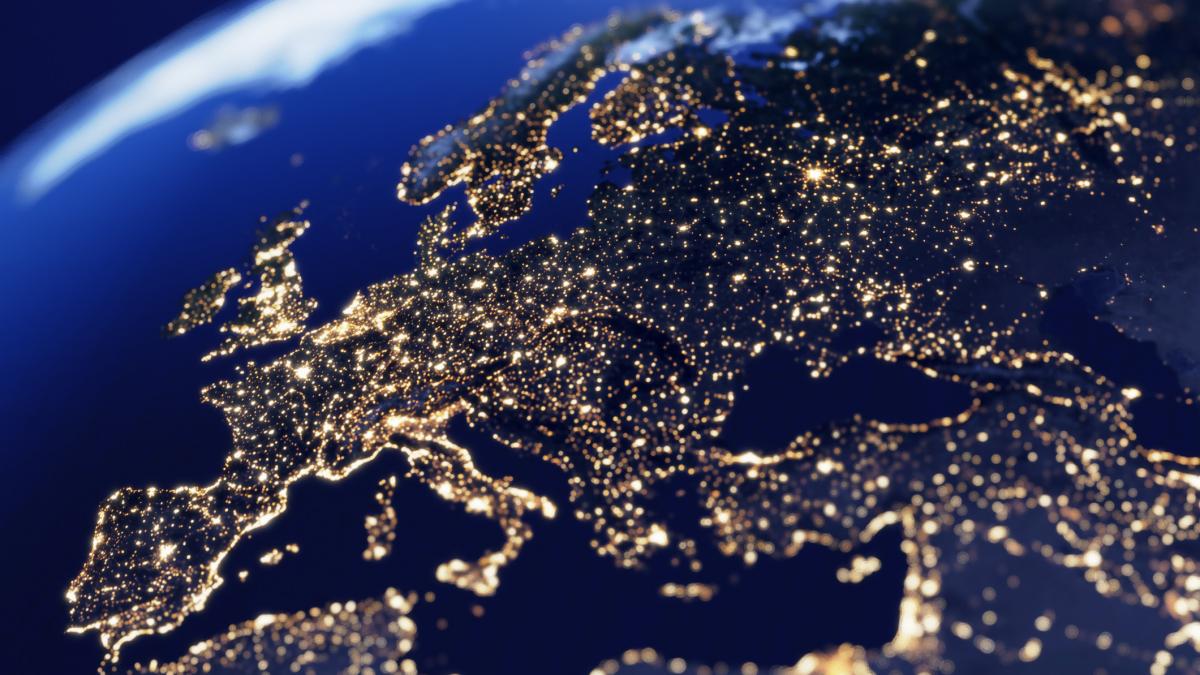 ue vrea sa reduca consumul de energie la orele de varf pentru a face fata cererii centrelor de date pentru ai ce solutie propune