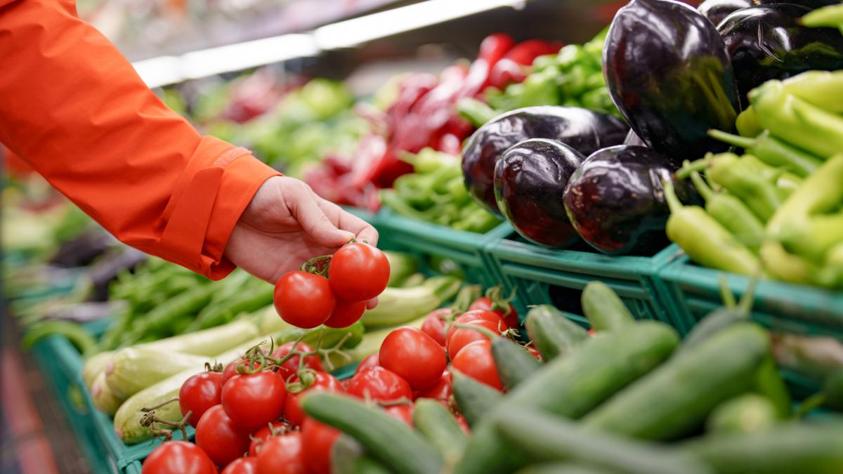 legume intr un supermarket