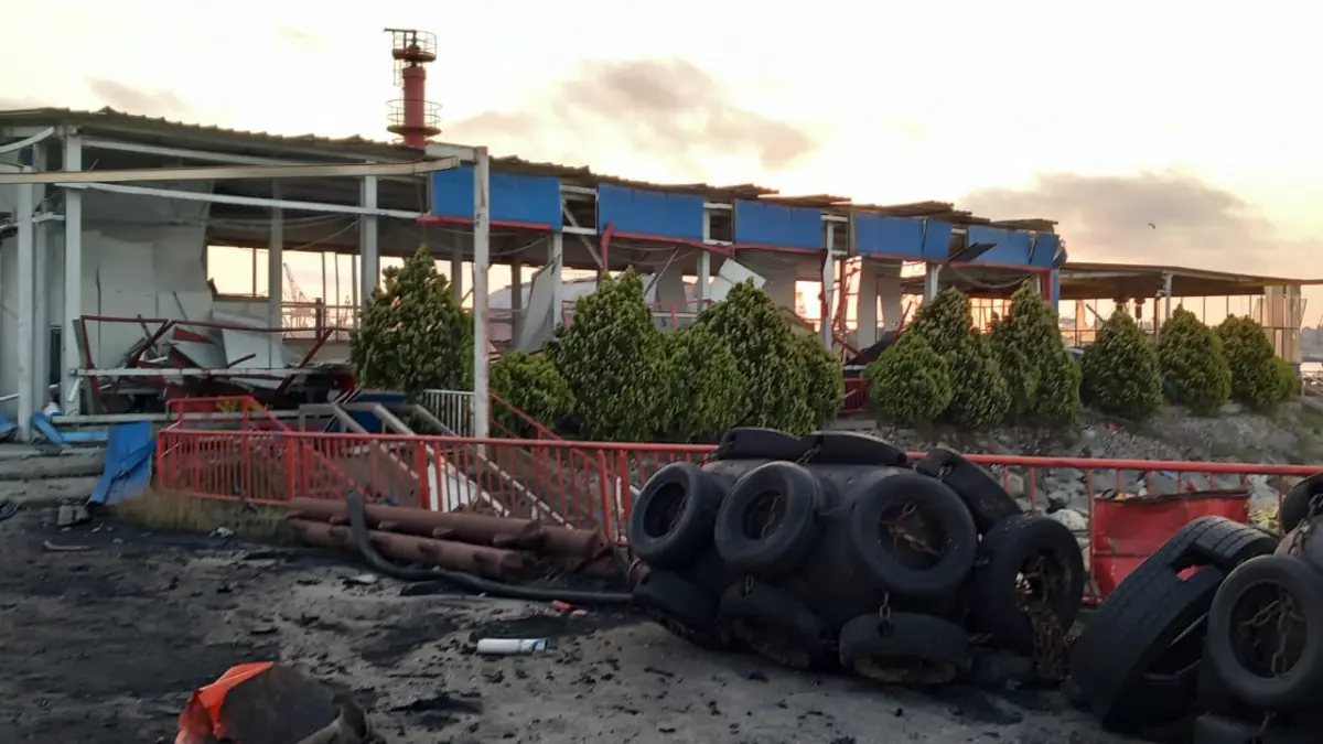 imagini cu distrugerile provocate dupa explozia unei drone nicusor dan a comvocat o sedinta de analiza la constanta