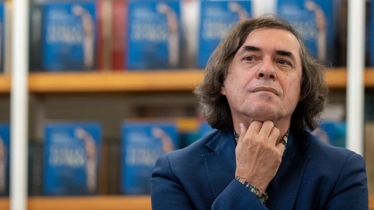 mircea cartarescu si a lansat ultima carte texistenta la bookfest 2026 este vorba despre un fel de cyborg intre om si carte