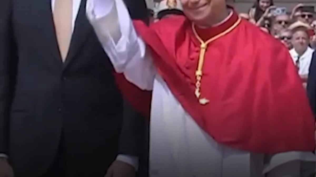 papa leon a fost primit cu onoruri militare si cu salve de tun in spania