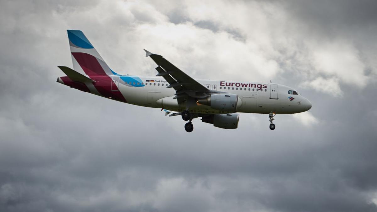 avion eurowings pe cer