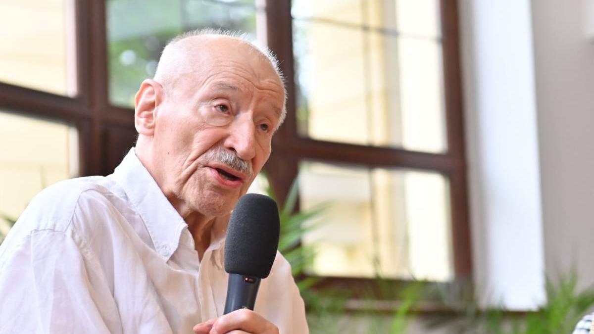 victor rebengiuc a fost sarbatorit intr o seara de gala la sala palatului dupa o cariera de 70 de ani in teatrul si filmul romanesc