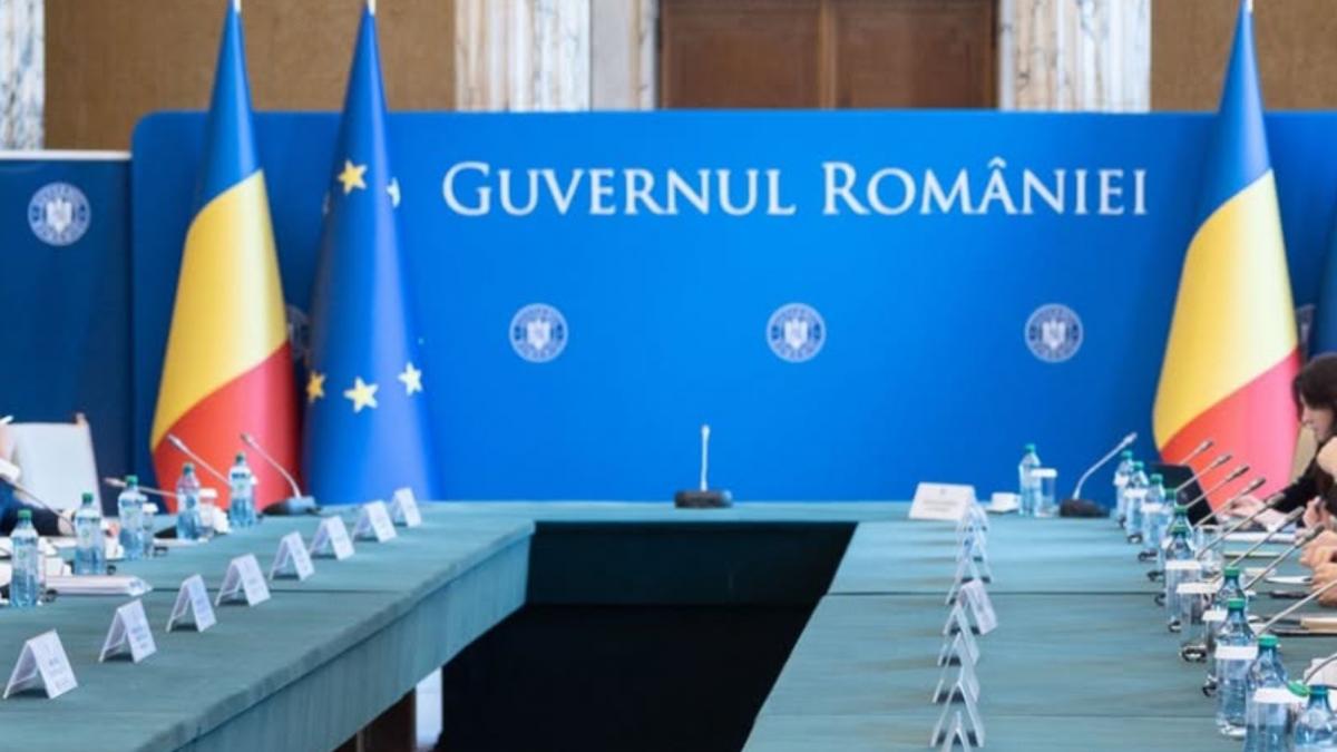 care sunt pasii pentru formarea guvernului in romania de la desemnarea premierului si pana la depunerea juramantului