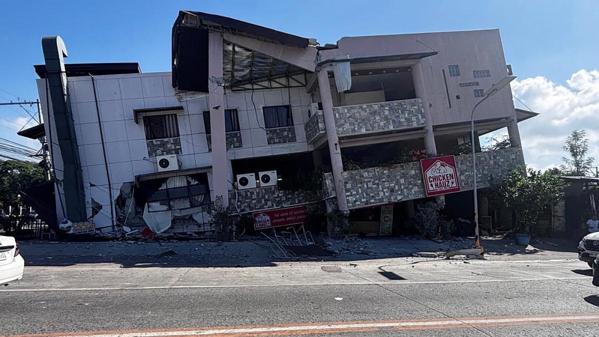 cel mai puternic cutremur trait seism de 7 8 in filipine a fost emisa alerta de tsunami valurile ar urma sa atinga trei metri