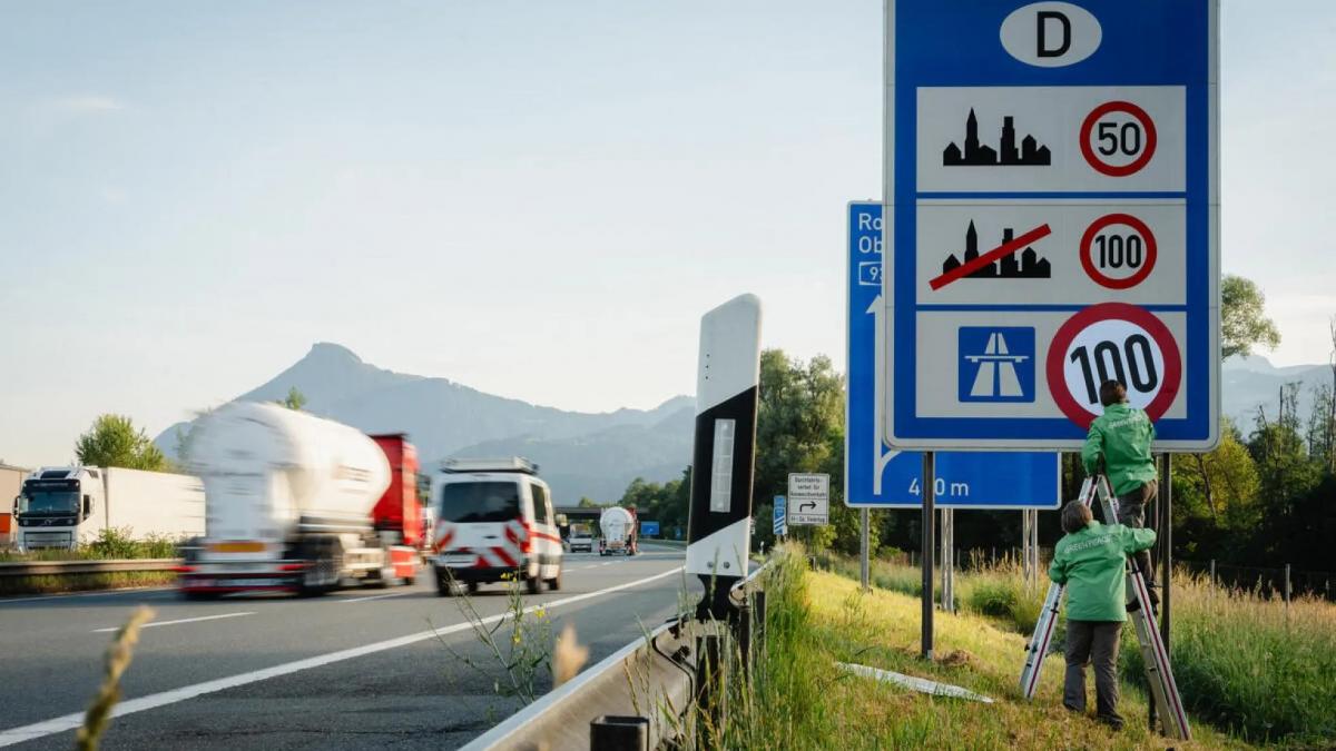 confuzie pe autostrazile din germania indicatoare de limitare a vitezei instalate de activistii greenpeace au indus in eroare soferii