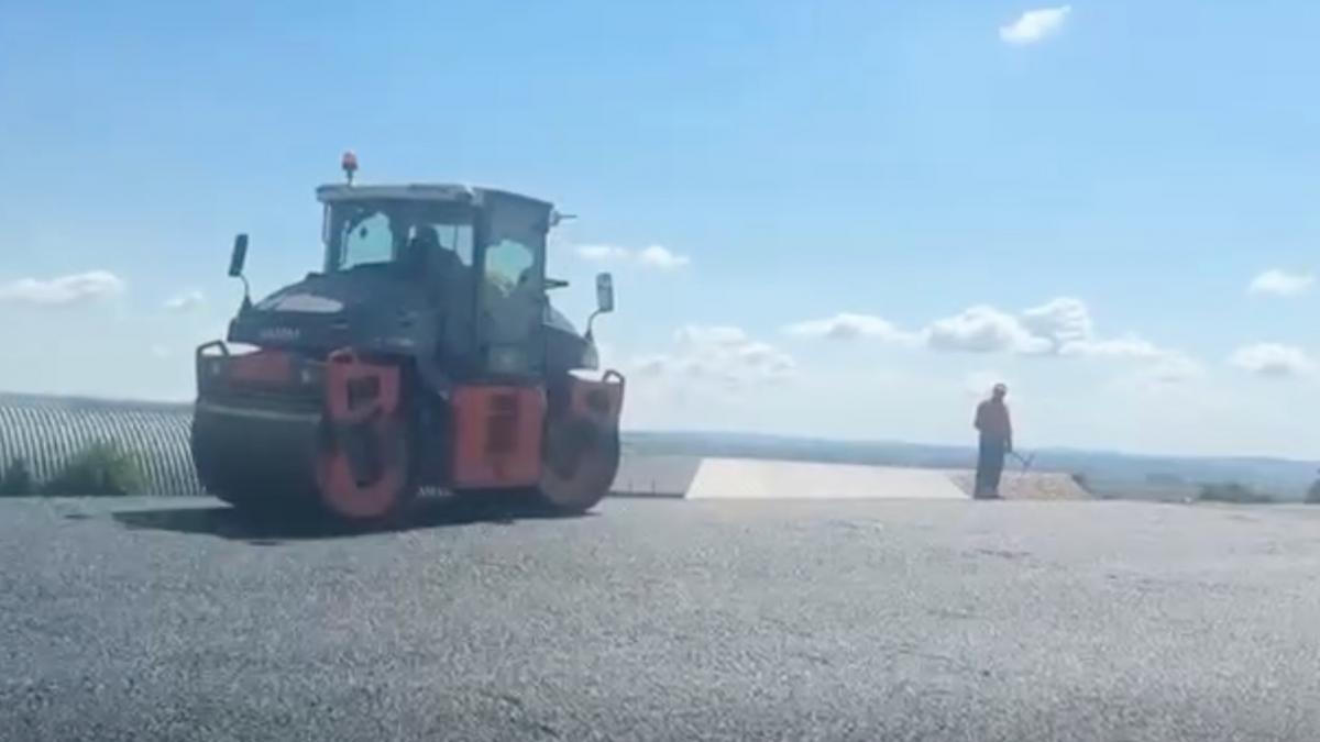 se asfalteaza ultimii km din lotul 2 al sectiunii focsani bacau de pe autostrada moldovei ce sector de drum se deschide vara asta