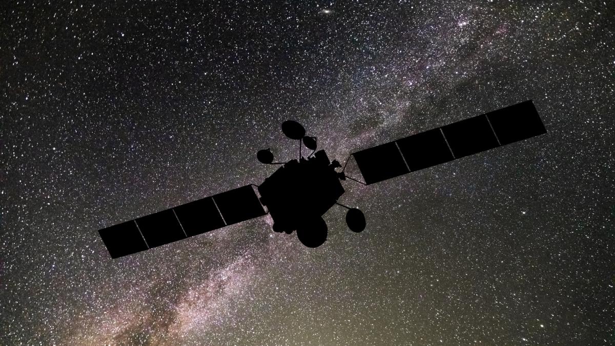 starlink ul lui putin a pierdut deja primul satelit acesta s a prabusit si a ars in atmoafera