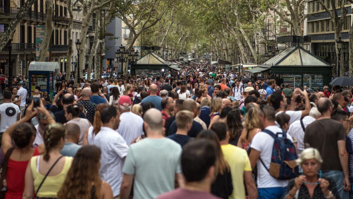 tara in care locuitorii s au saturat de turisti se asteapta anul acesta la un record de vizitatori asta creste si mai mult revoltele