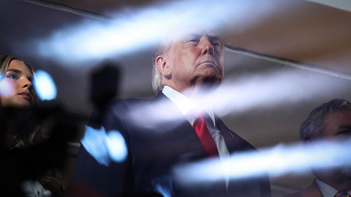 Donald Trump raze lumina