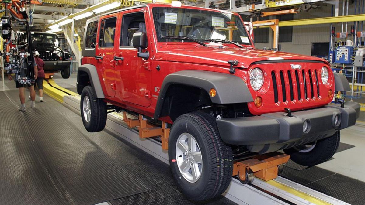 peste 1 3 milioane de masini jeep din intreaga lume sunt rechemate in service exista risc de incendiu ce modele de suv sunt vizate