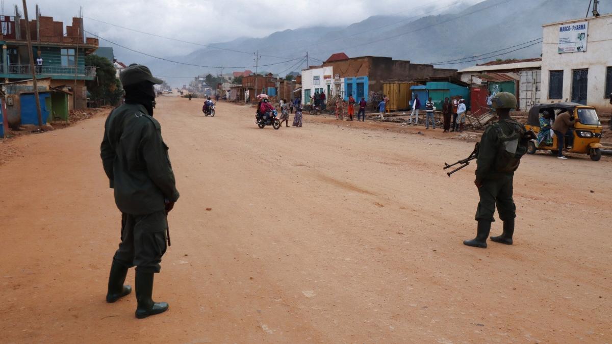 amazon sony si microsoft ar fi cumparat coltan de contrabanda din mine controlate de o militie acuzata de atrocitati in congo