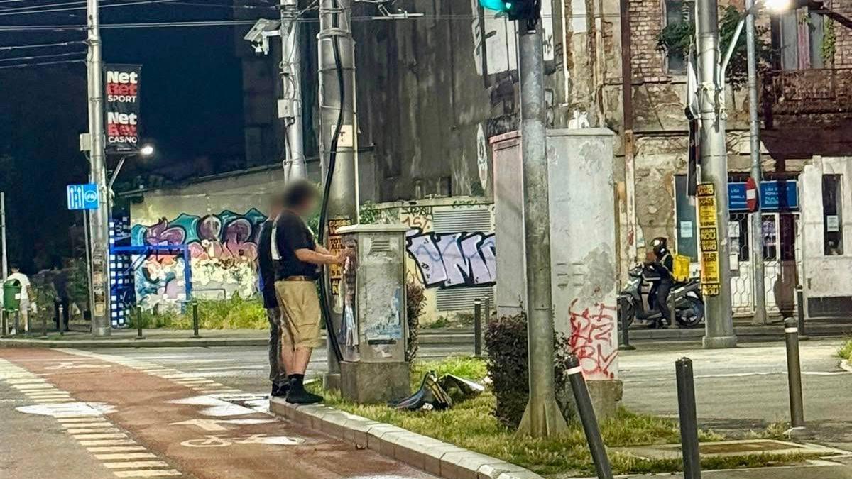 indivizii care lipesc ilegal afise prin bucuresti si au schimbat modul de operare politia locala tot i am depistat amenda 8 000 lei