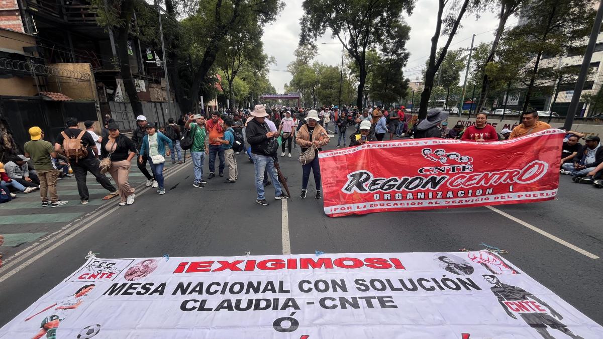 mii de profesori au protestat la ciudad de mexico si au blocat accesul spre arena azteca unde se joaca partida inaugurala la cm 2026
