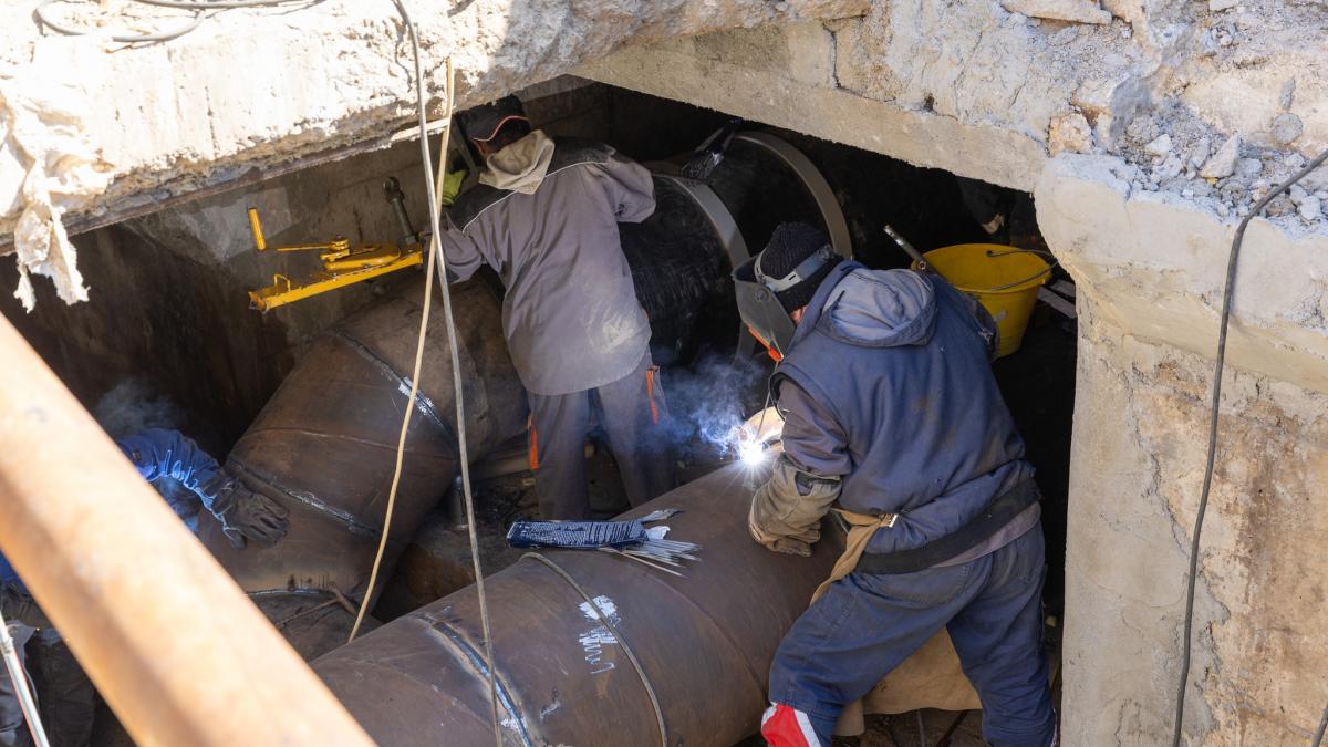 pe o caldura de 30 de grade sute de blocuri din bucuresti au ramas fara apa calda din cauza unor lucrari la reteaua de termoficare