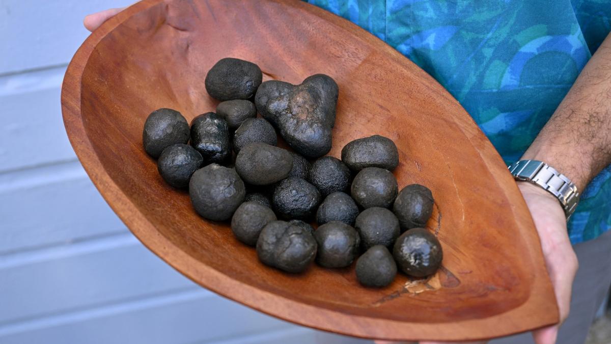 roci cat merele de mari descoperite la 4 km sub ocean contin mai mult cobalt si mangan decat toate zacamintele terestre la un loc