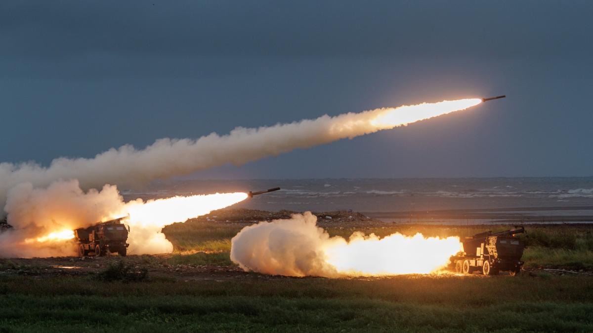 taiwanul a lansat in premiera rachete himars impotriva unor tinte inamice de inalta valoare intr o simulare a unei invazii chineze