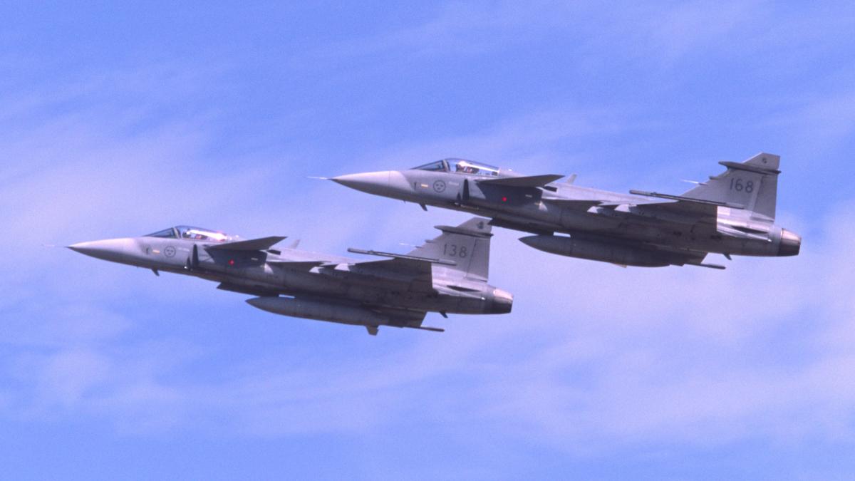 alerta nato in ungaria avioane de lupta au interceptat un avion israelian care nu a raspuns controlorilor de trafic aerian