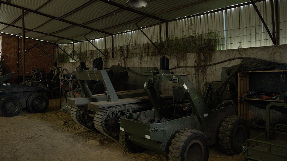 armata de roboti a ucrainei incepe sa prinda contur dronele terestre ucrainene au efectuat deja peste 50 000 de misiuni de lupta