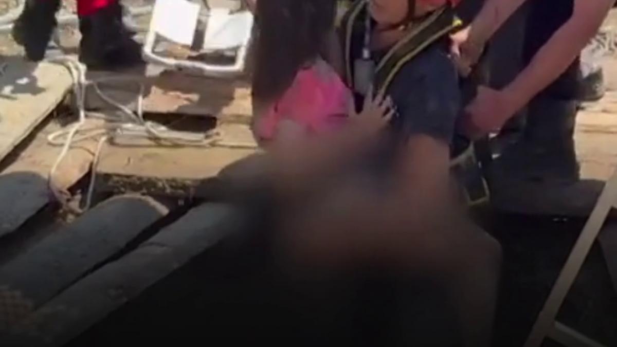 imagini emotionante o fetita a fost salvata de la opt metri sub pamant