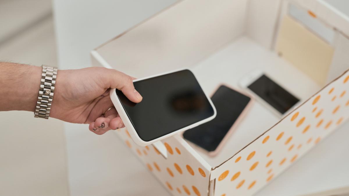 un elev din valea jiului a fost dat afara din bacalaureat dupa ce i a sunat telefonul la o avertizare ro alert de furtuna