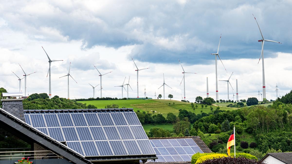 localitatea germana Etteln cu panouri solare si instalatii eoliene