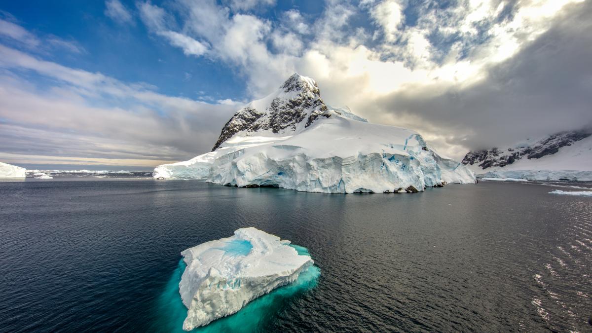 dezastru in antarctica o bucata de gheata cat franta de mare a disparut de pe harta e cu 20 de grade mai cald decat ar trebui