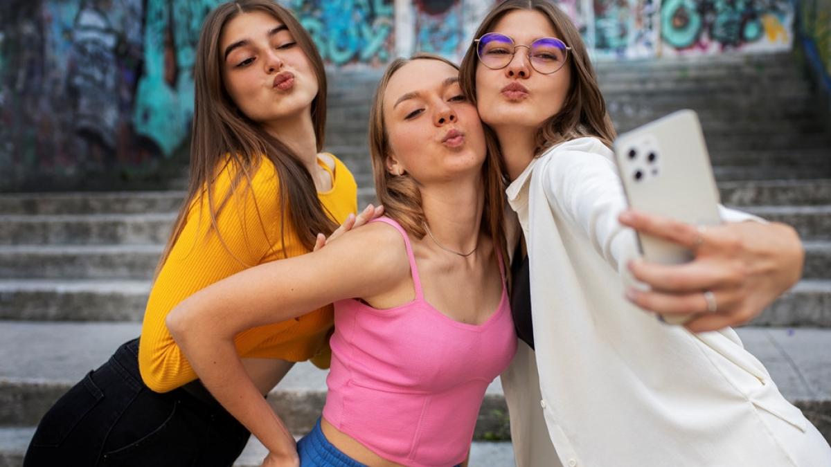 young-teenage-girls-recording-reels-themselves-outdoors-social-media