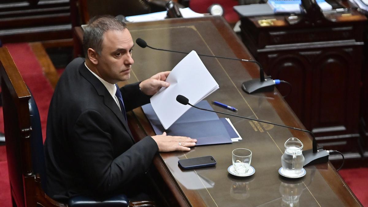 seful cabinetului de ministri din argentina admite ca a mintit ani de zile fiscul ca toti argentinienii suma economisita la negru