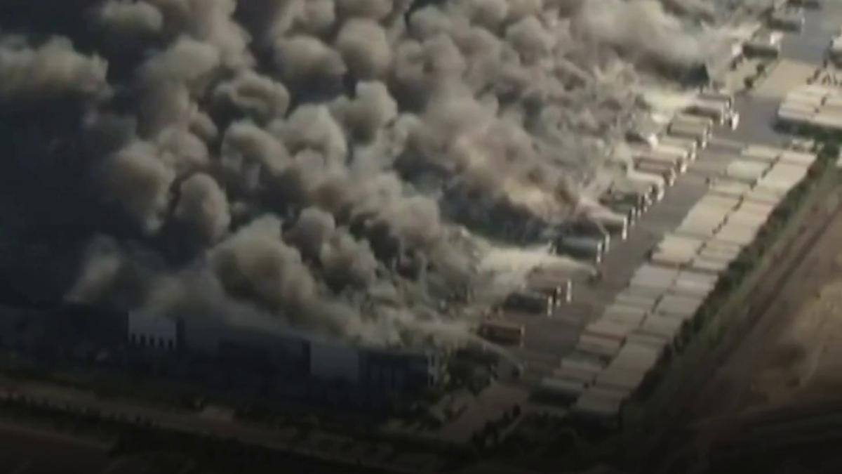 sua incendiu la un depozit de un milion de metri patrati din california