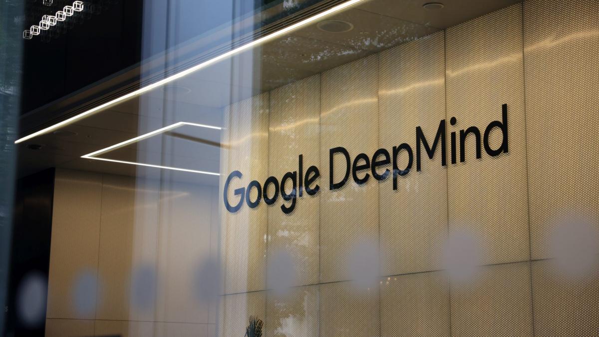 logo google deepmind pe peretele unui birou