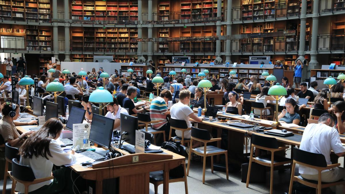 jaful secolului in biblioteci operatiunea puskin dezvaluie o retea de furturi de carti rare suspiciunile ajung pana la kremlin