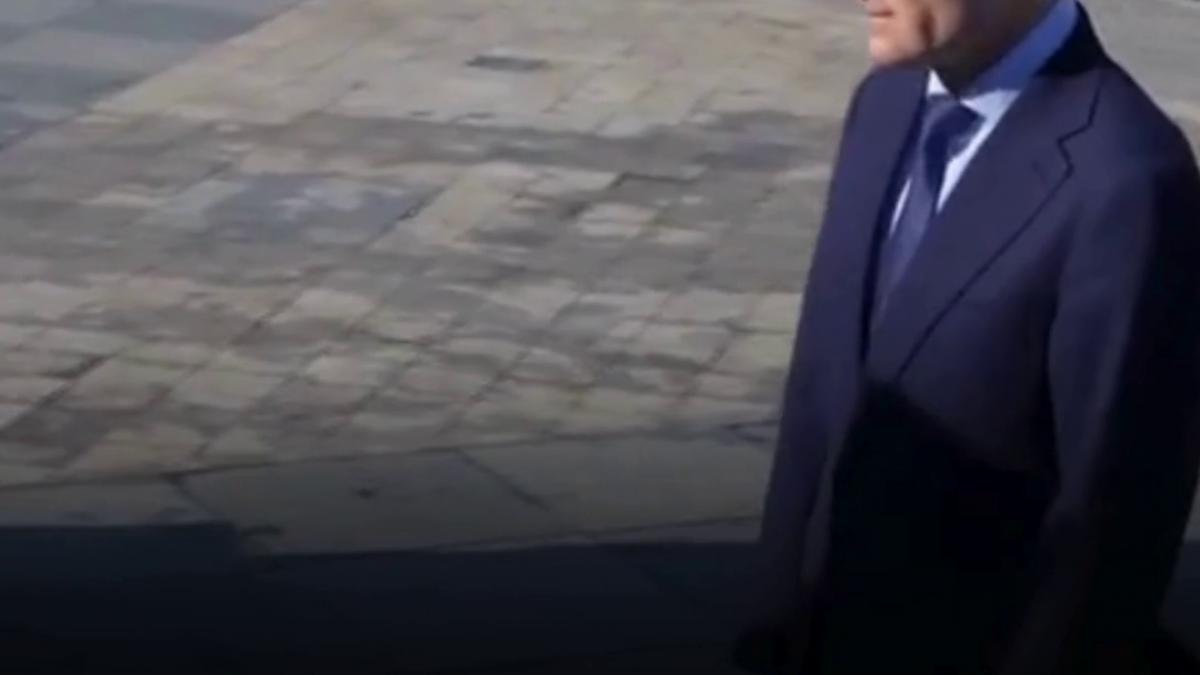 nicusor dan a depus o coroana de flori la monumentul dedicat memoriei victimelor mineriadei din 1990