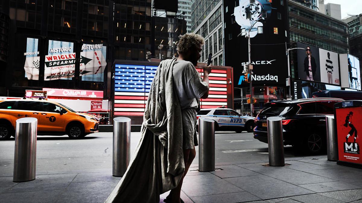 un trilionar si milioane de oameni care nu si mai permit o casa contradictia care defineste economia americana in 2026