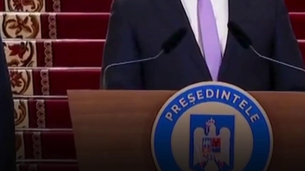 adrian vestea imi doresc un guvern politic