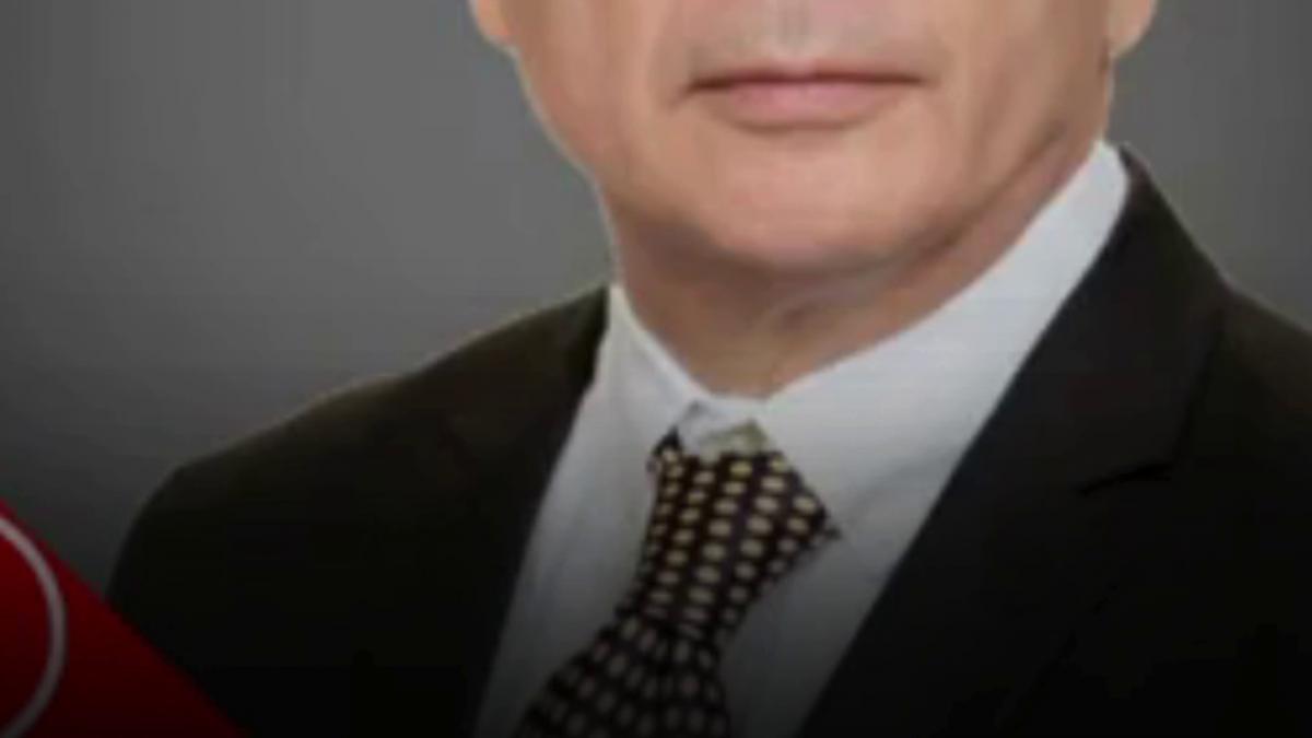aur anunta ca nu l sustine pe vestea si cere alegeri anticipate peiu presedintele se intoarce la apucaturile lui carol al ii lea