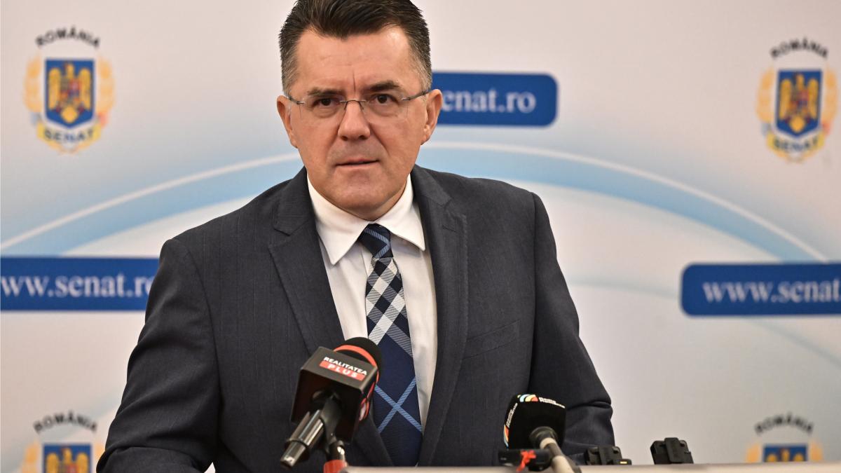 aur nu voteaza guvernul vestea dungaciu poti sa l pui in fruntea lui si pe papa de la roma ca tot nu va functiona