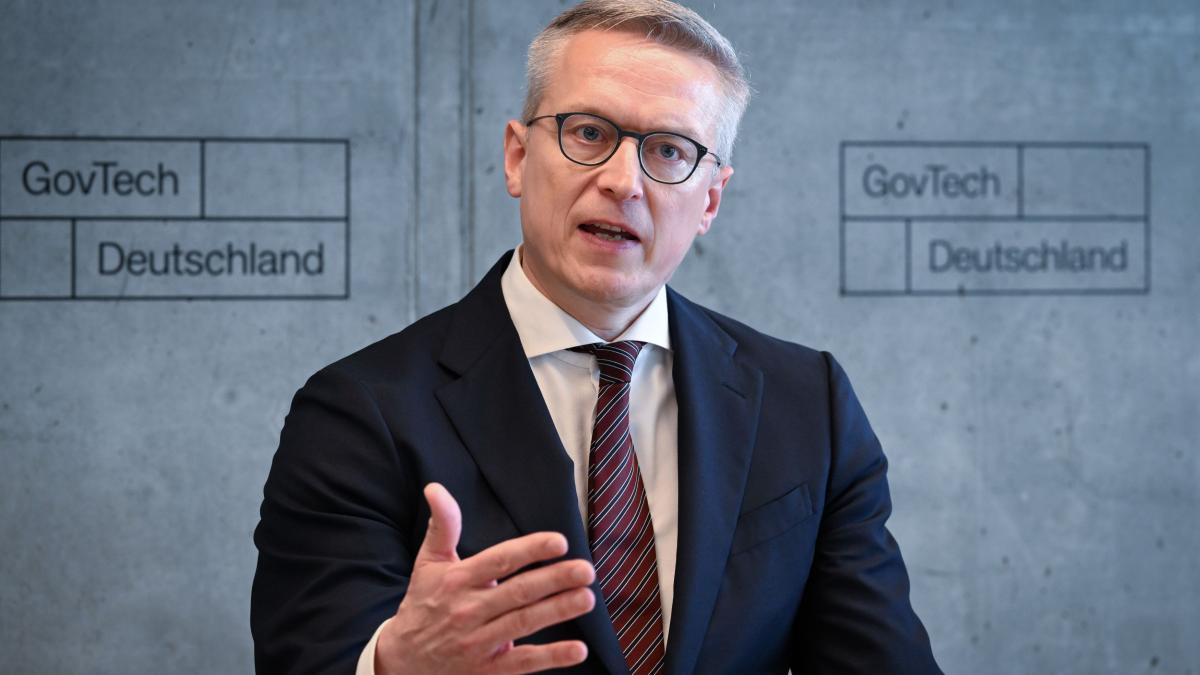 scandal in germania ministrul digitalizarii a fost prins cu discursuri scrise de inteligenta artificiala unul era despre riscurile ai
