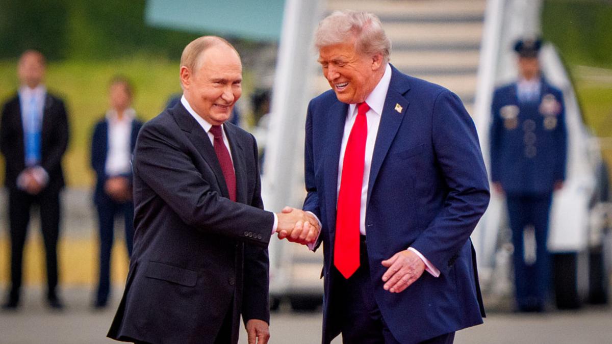 vladimir putin i a transmis urari lui donald trump de ziua lui de nastere un politician atat de stralucit si remarcabil