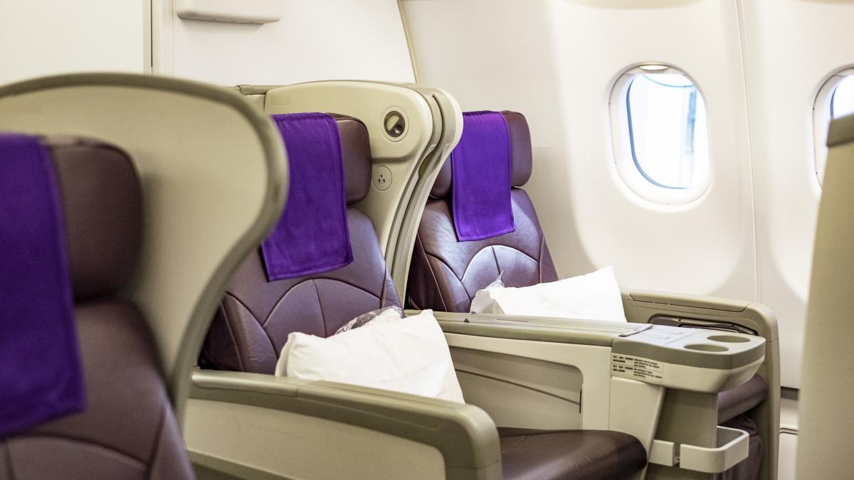 o pasagera de la clasa bussiness a filmat un soarece in avion imaginile au devenit virale