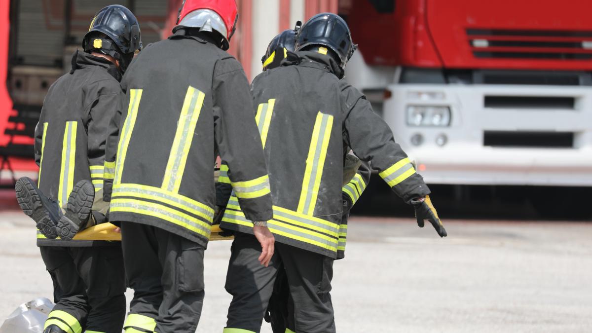 un sofer roman de tir a suferit arsuri grave dupa ce cabina vehiculului a luat foc pe o autostrada din italia