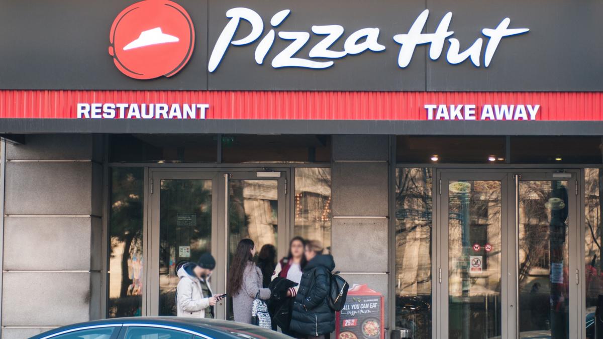 restaurant pizza hut piata romana bucuresti romania