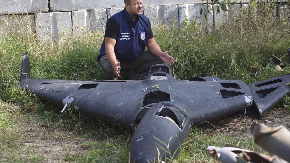 inspectia unei drone Shahed doborate