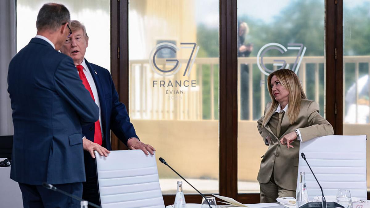 cum l a castigat macron pe trump la reuniunea g7 pana la urmatoarea cearta imaginile de culise ale summitului
