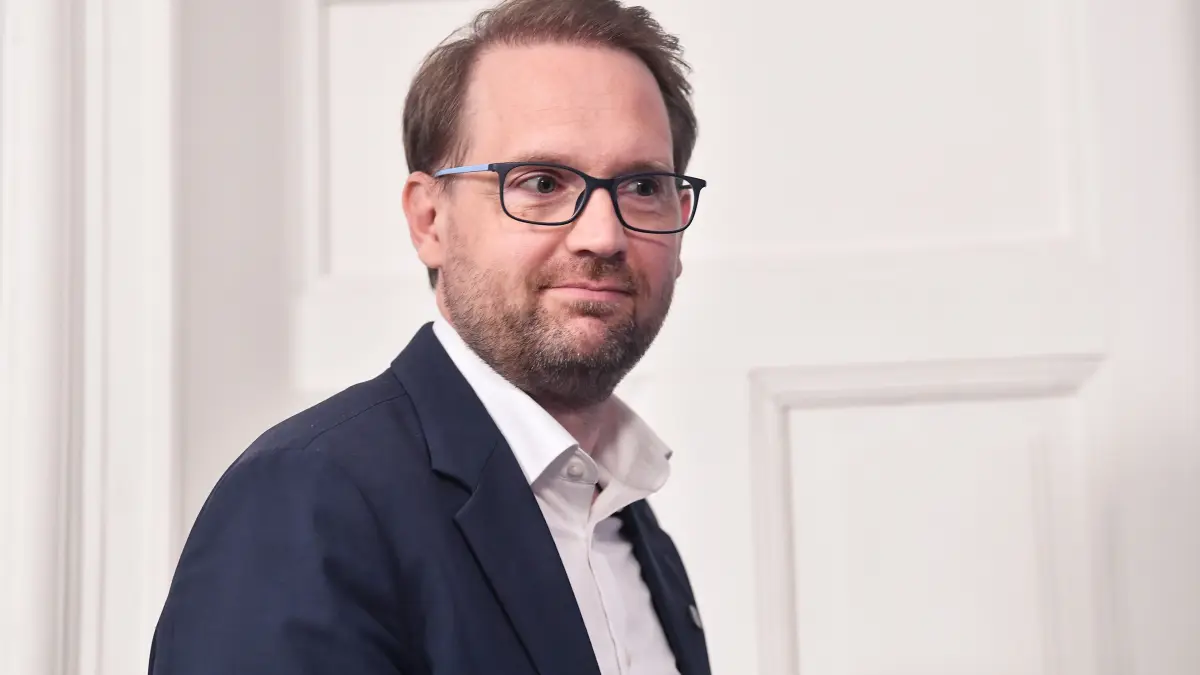 surse dominic fritz ar fi anchetat de ani intr un nou dosar in legatura cu declaratiile despre o casa si un teren in timisoara