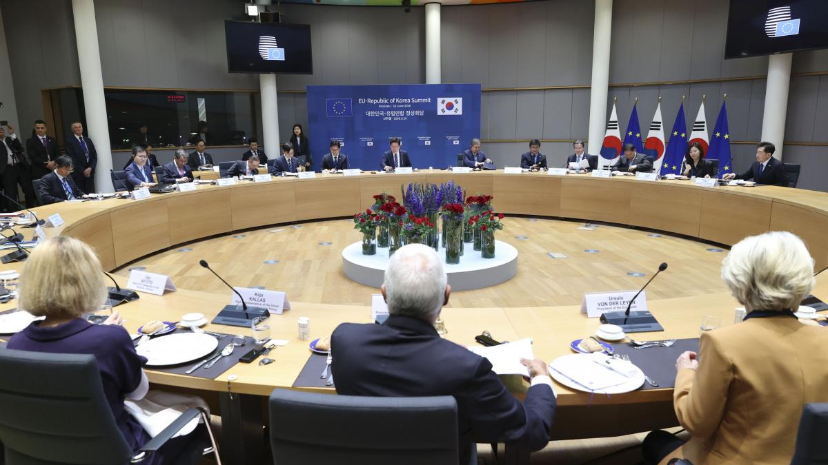 ue prelungeste pentru prima data cu 12 luni in loc de sase sanctiunile impotriva rusiei
