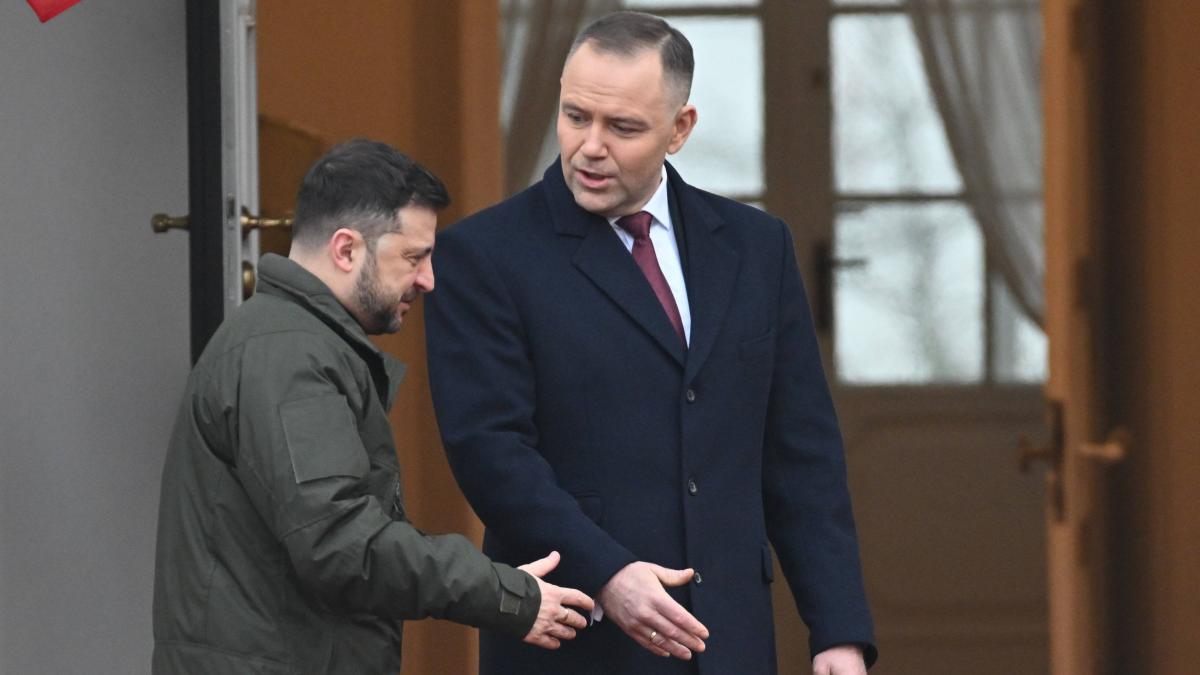 conflict urias intre karol nawrocki si volodimir zelenski presedintele polonez i a retras celui ucrainean cea mai inalta decoratie