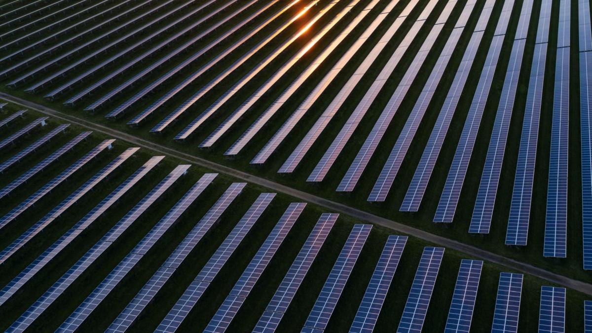 energia solara ieftina a acoperit 70 din consumul de energie din romania vineri la pranz facturile au ramas la fel de mari