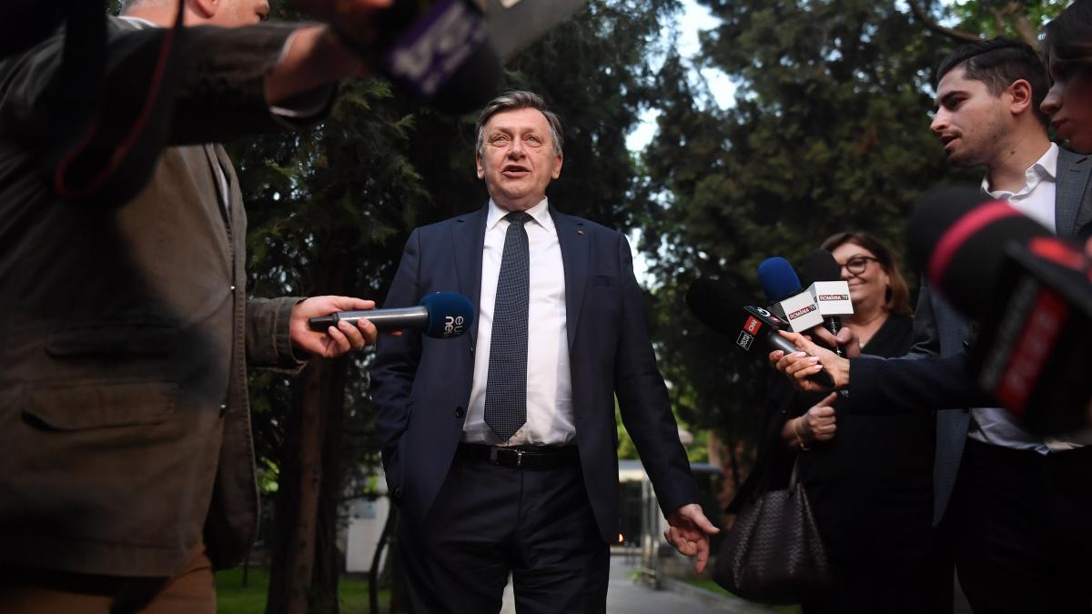 crin antonescu acuza un congres al tradatorilor la pnl atata impostura atata nerusinare si atata tradare n am vazut niciodata