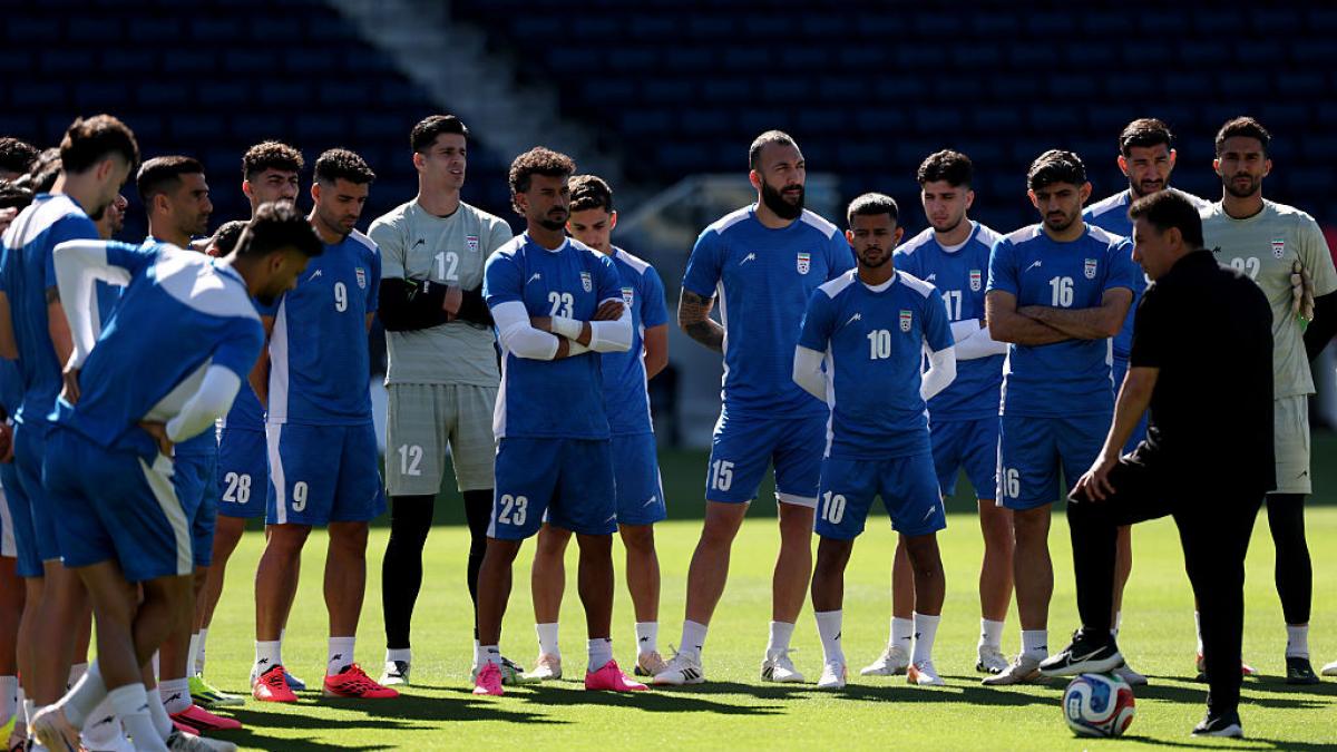 fotbalistii iranieni au ajuns la capatul rabdarii dupa restrictiile impuse de autoritatile sua la cupa mondiala ne afecteaza mental